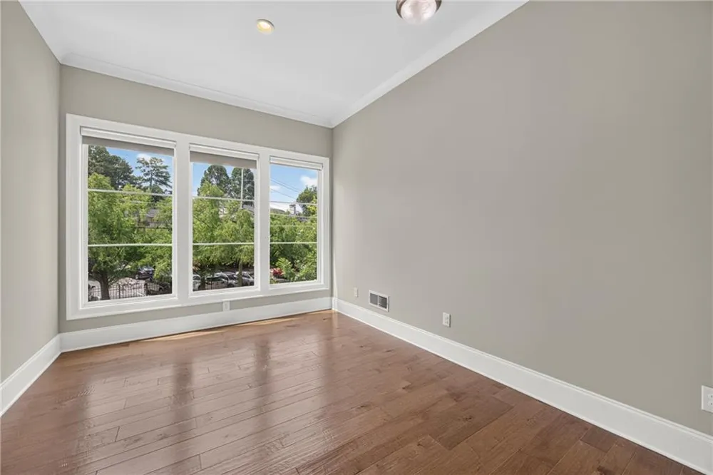 124 W Wieuca Road NE Sandy Springs, GA 30342