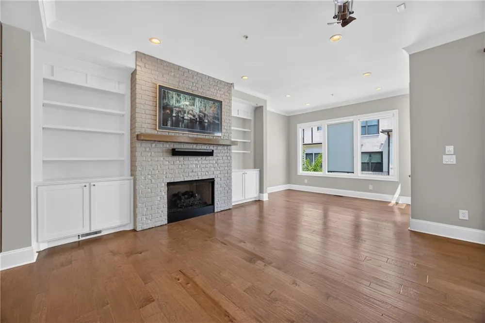 124 W Wieuca Road NE Sandy Springs, GA 30342
