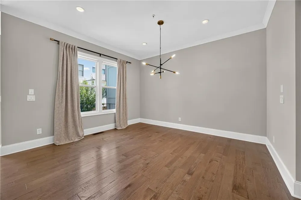 124 W Wieuca Road NE Sandy Springs, GA 30342