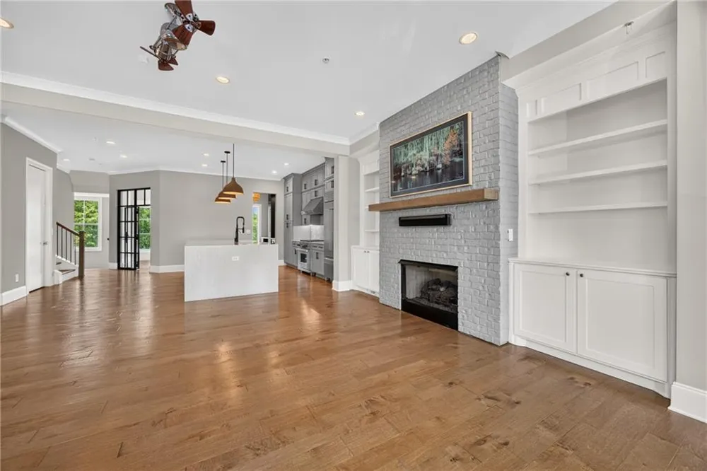 124 W Wieuca Road NE Sandy Springs, GA 30342