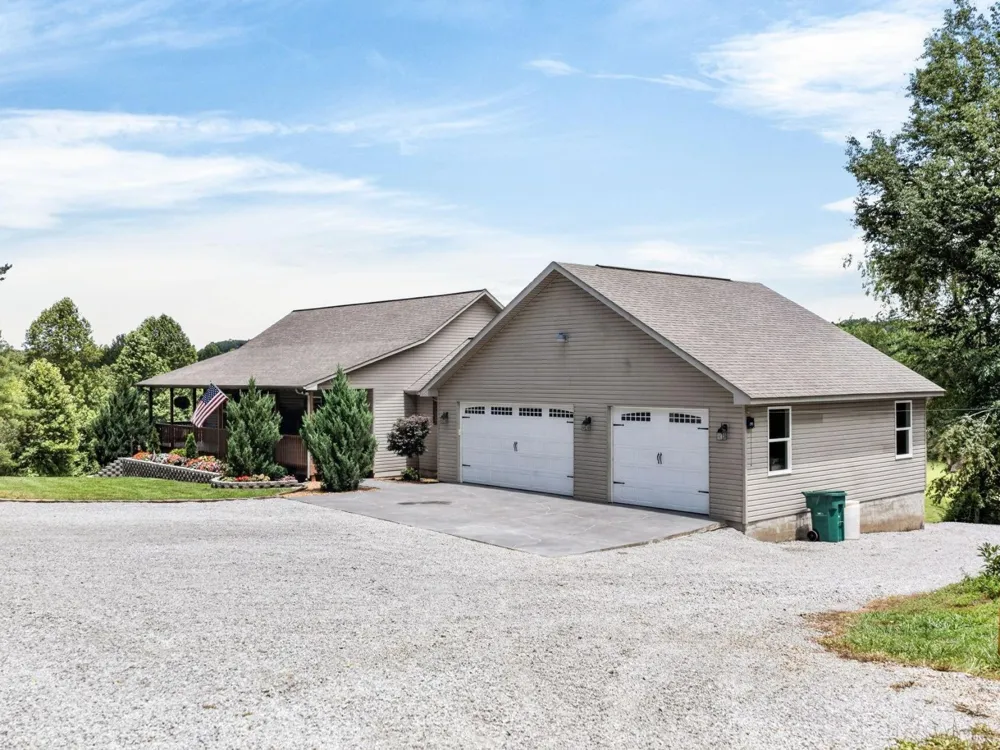 219 Zizka Dr Sparta, TN 38583