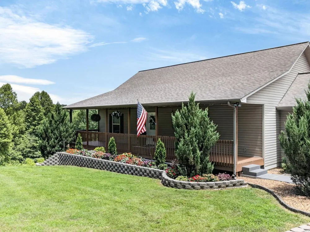 219 Zizka Dr Sparta, TN 38583