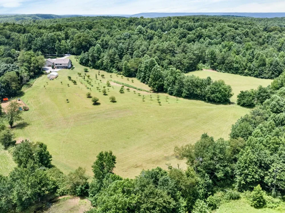 219 Zizka Dr Sparta, TN 38583