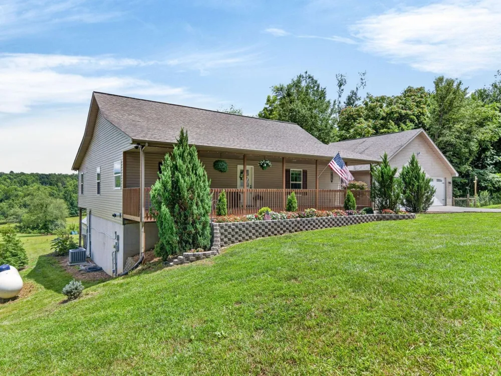 219 Zizka Dr Sparta, TN 38583