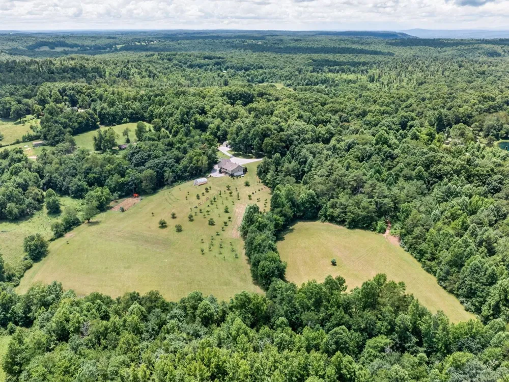 219 Zizka Dr Sparta, TN 38583