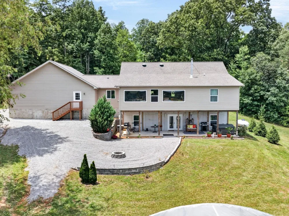 219 Zizka Dr Sparta, TN 38583