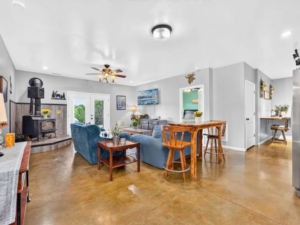 219 Zizka Dr Sparta, TN 38583
