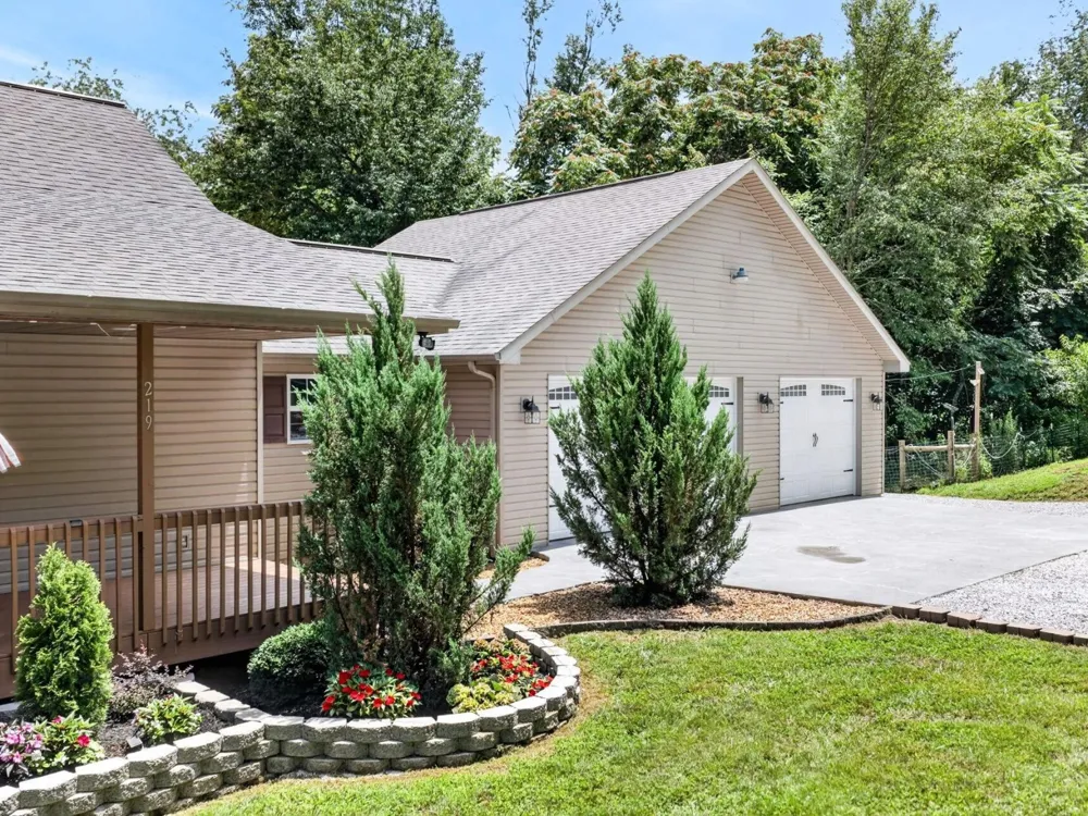 219 Zizka Dr Sparta, TN 38583