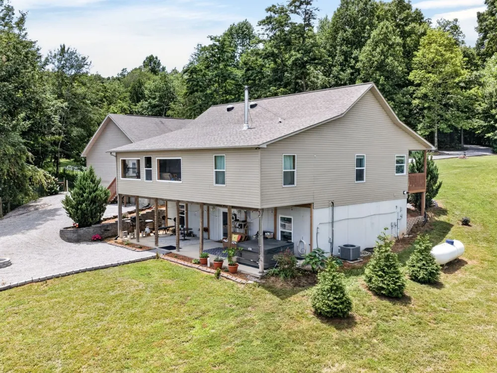 219 Zizka Dr Sparta, TN 38583