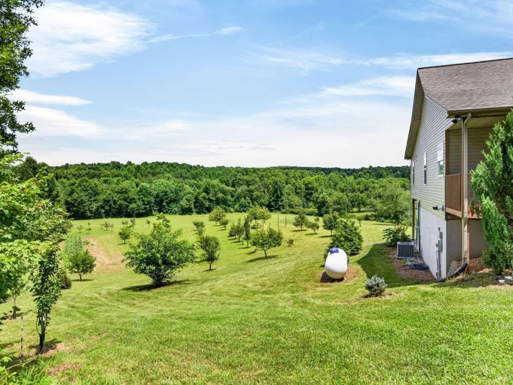 219 Zizka Dr Sparta, TN 38583
