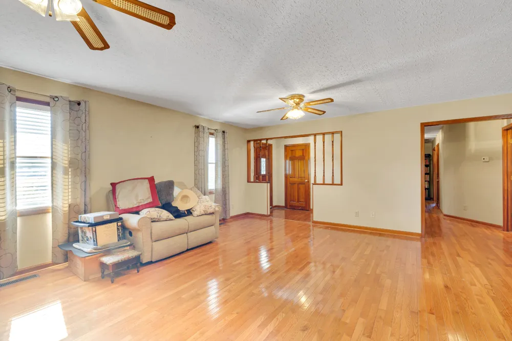 60 Lawson Ln Russellville, KY 42276
