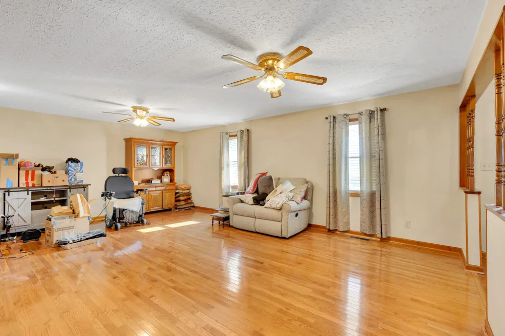 60 Lawson Ln Russellville, KY 42276