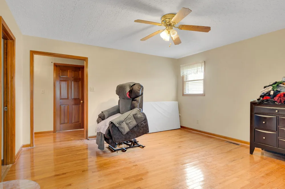 60 Lawson Ln Russellville, KY 42276