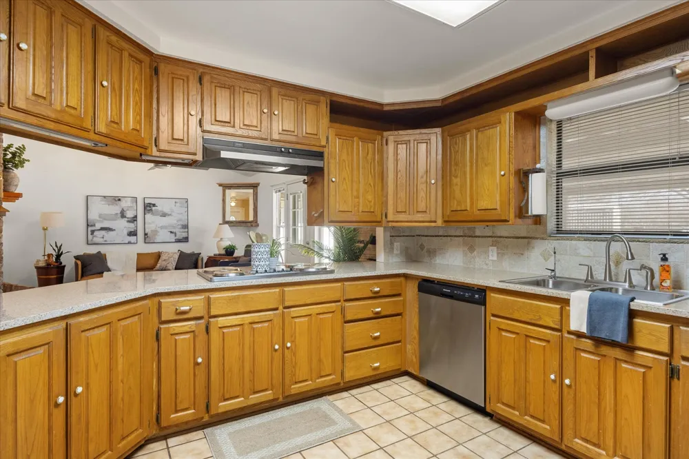 417 Sky Harbour Court Granbury, TX 76049