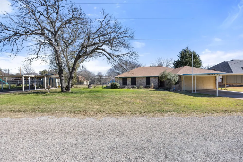 417 Sky Harbour Court Granbury, TX 76049