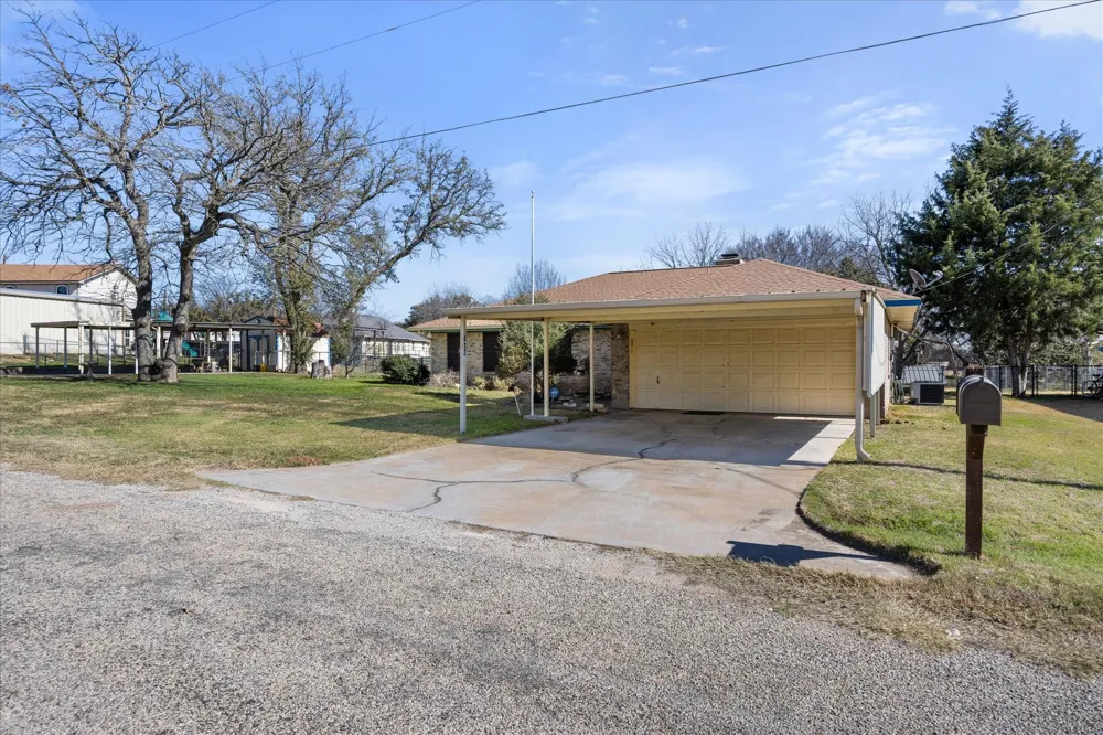 417 Sky Harbour Court Granbury, TX 76049