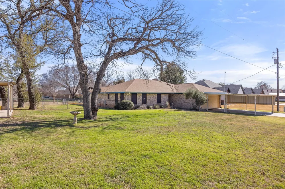 417 Sky Harbour Court Granbury, TX 76049