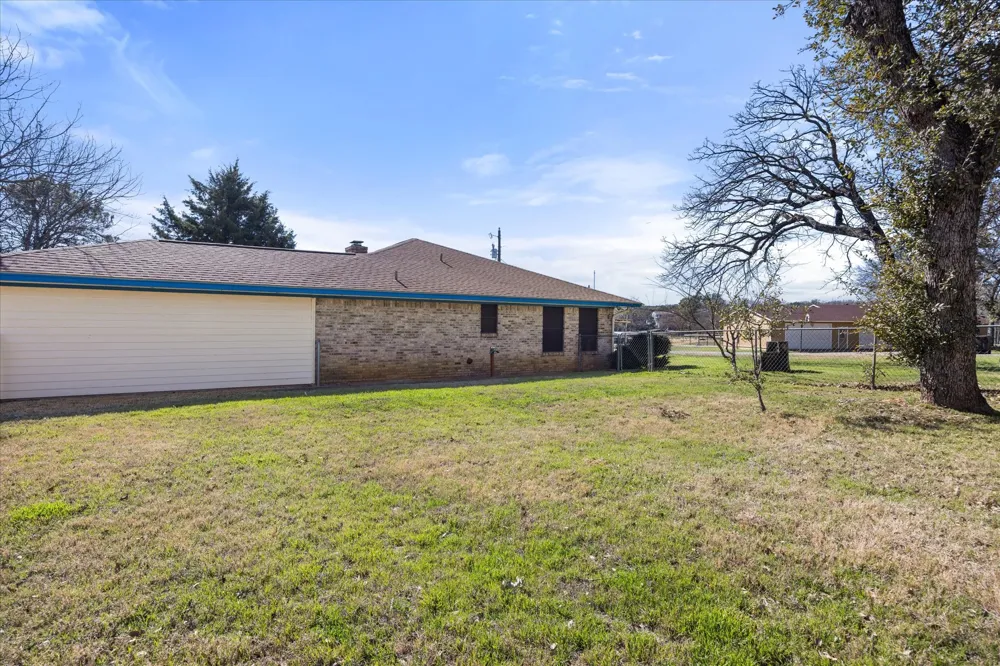 417 Sky Harbour Court Granbury, TX 76049