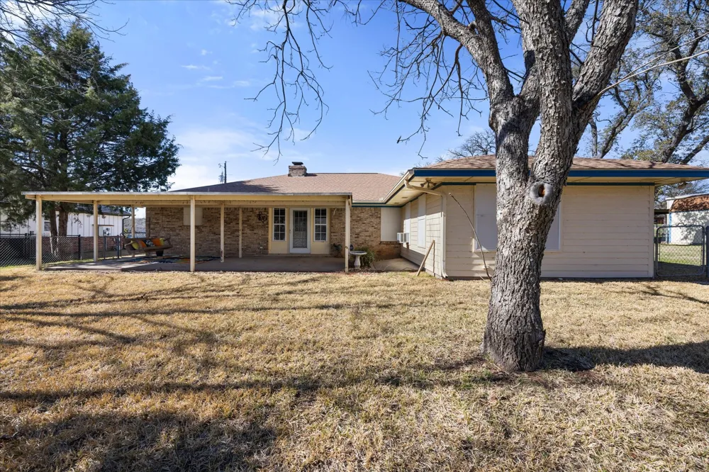 417 Sky Harbour Court Granbury, TX 76049
