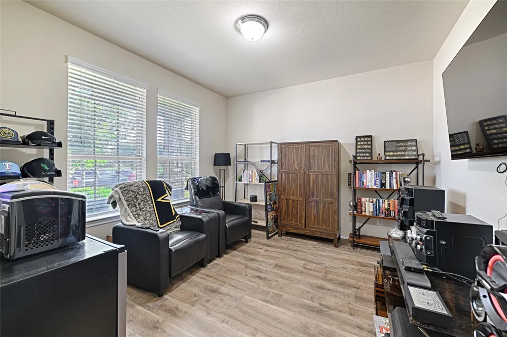 401 Sandhurst Drive Crowley, TX 76036