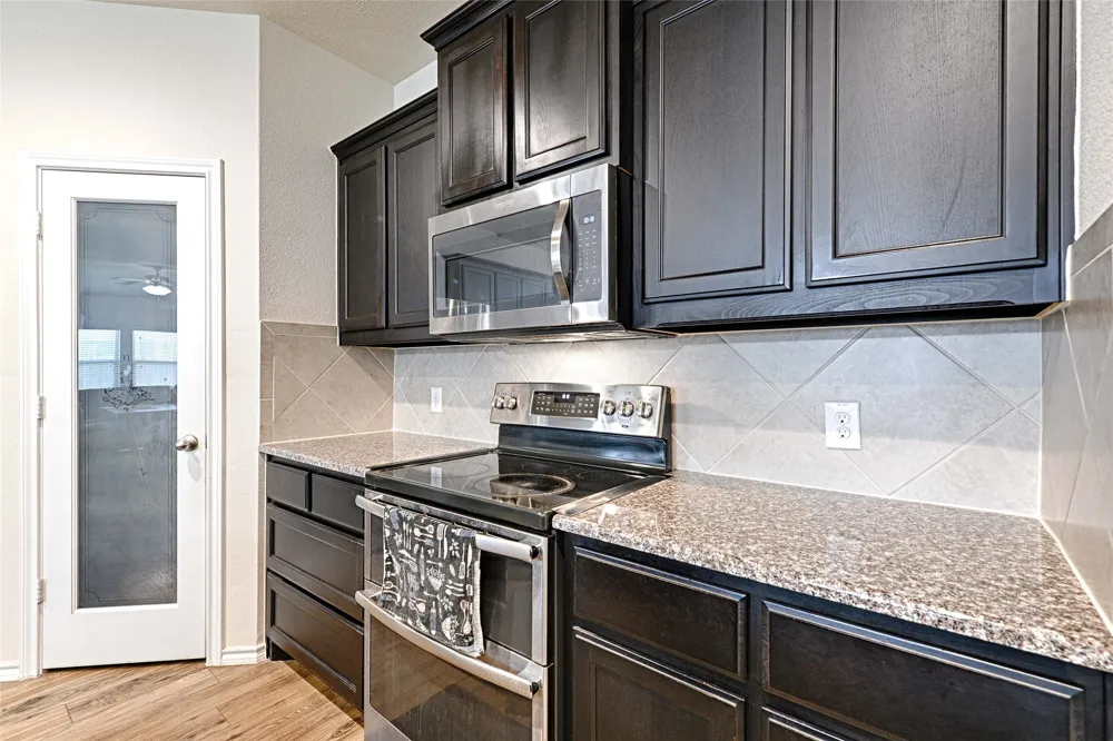 401 Sandhurst Drive Crowley, TX 76036
