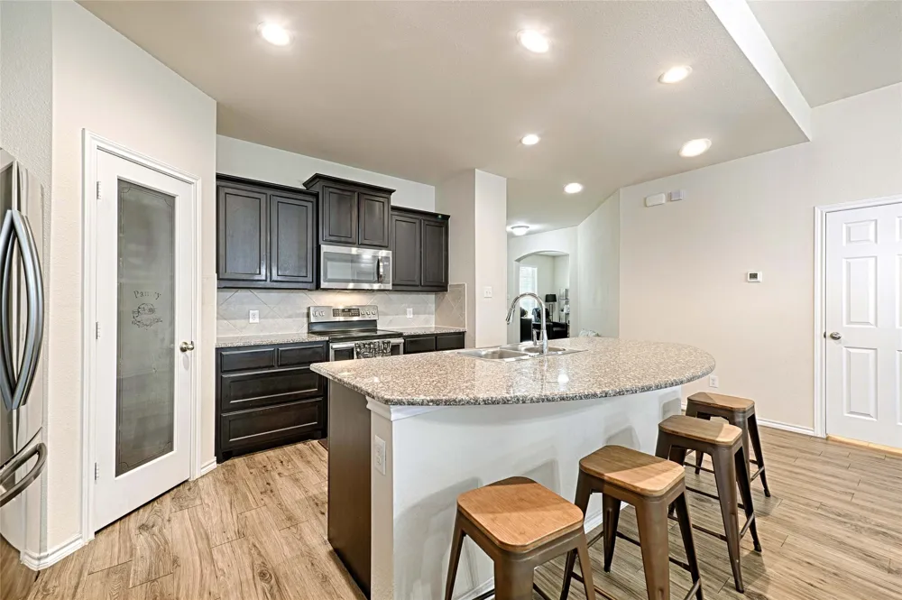 401 Sandhurst Drive Crowley, TX 76036