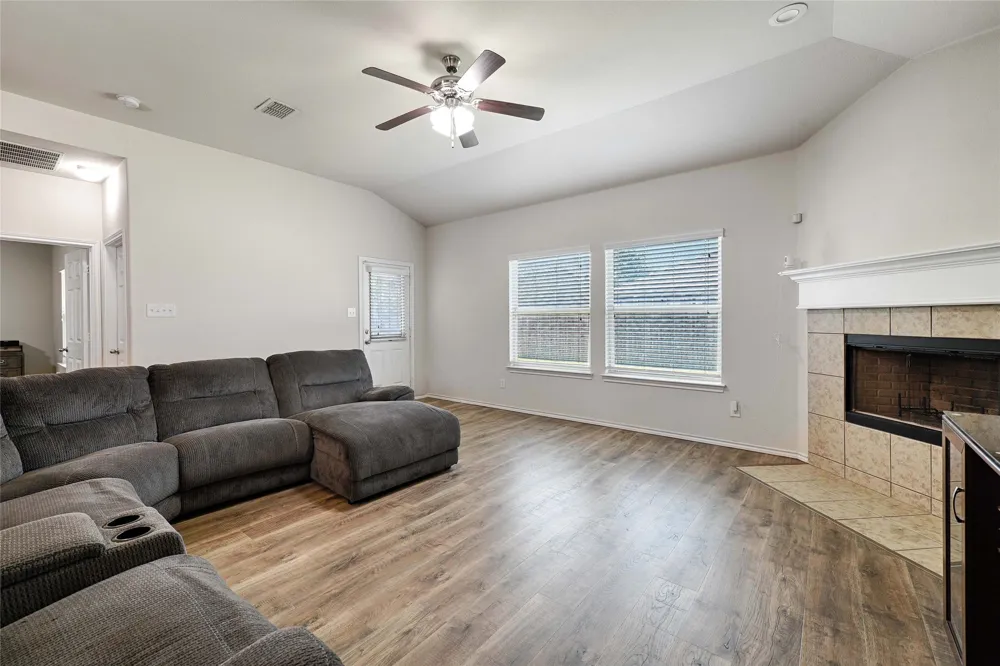 401 Sandhurst Drive Crowley, TX 76036