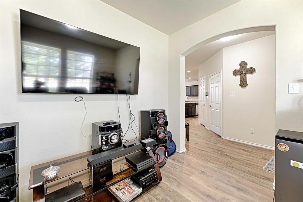 401 Sandhurst Drive Crowley, TX 76036
