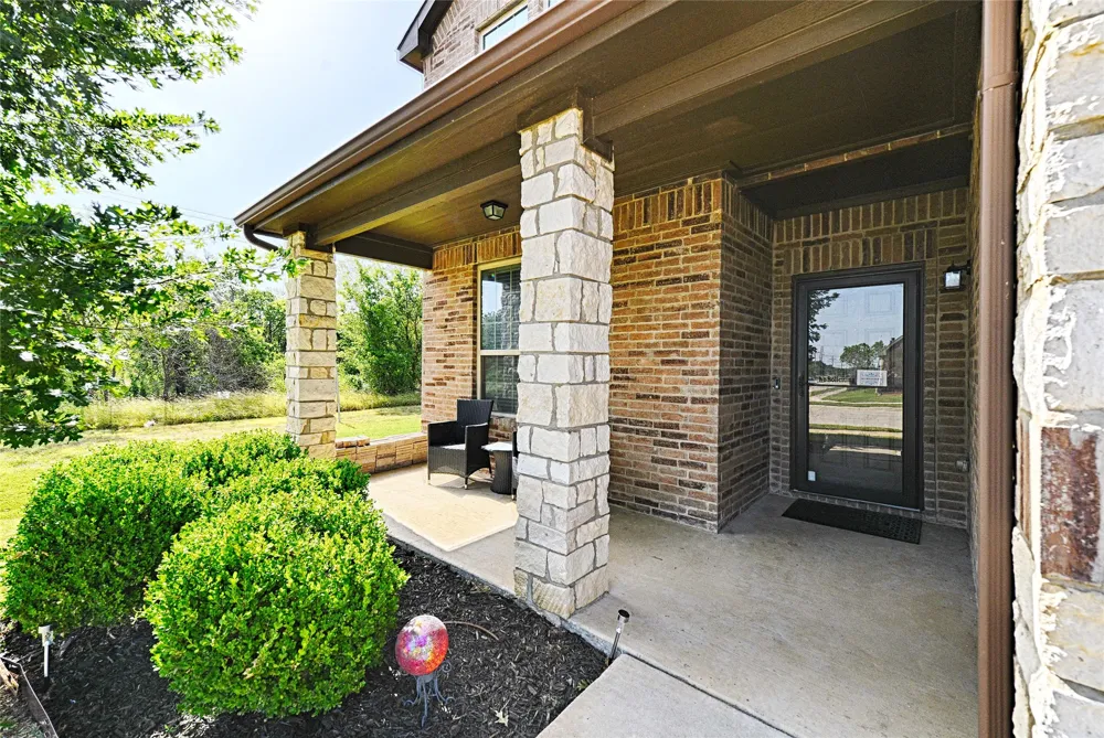 401 Sandhurst Drive Crowley, TX 76036