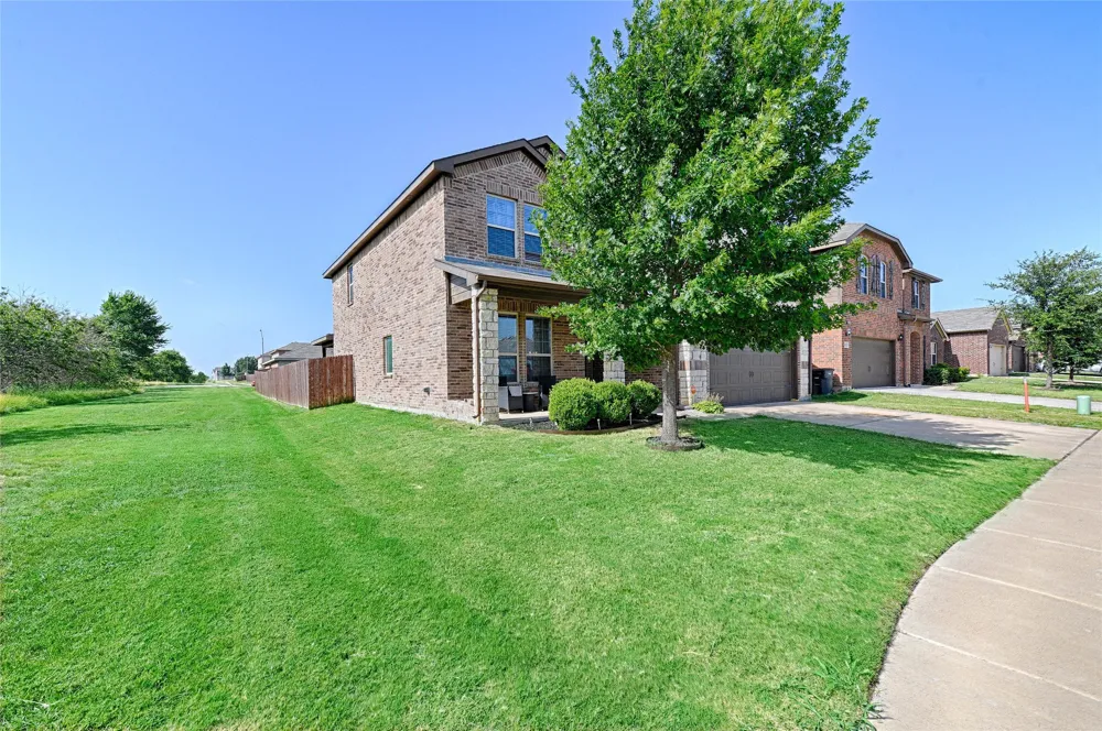 401 Sandhurst Drive Crowley, TX 76036