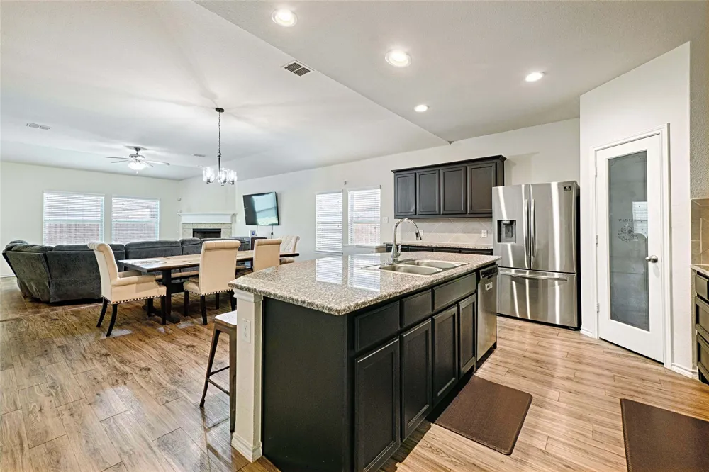 401 Sandhurst Drive Crowley, TX 76036