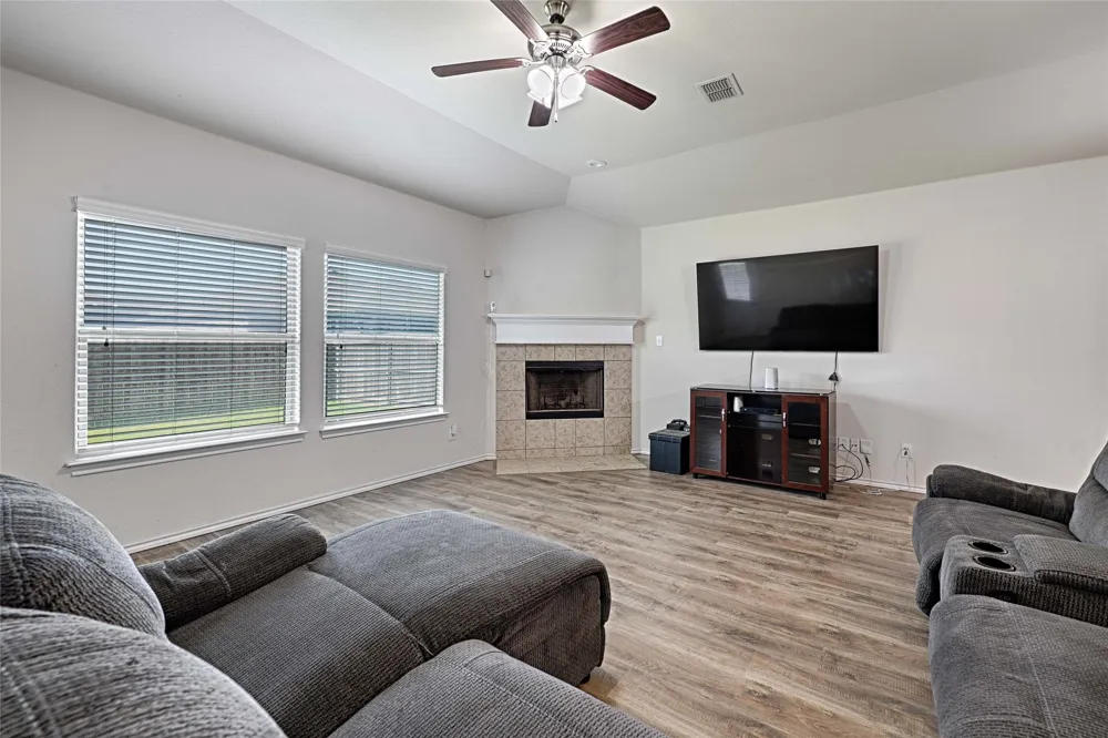 401 Sandhurst Drive Crowley, TX 76036