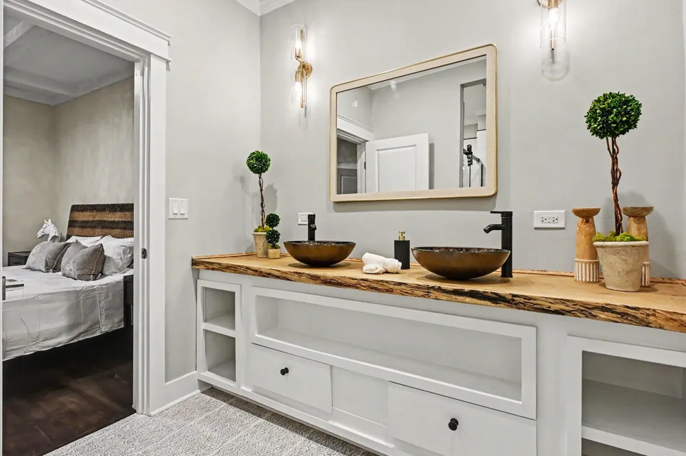 110 Sycamore Street E Three Oaks, MI 49128