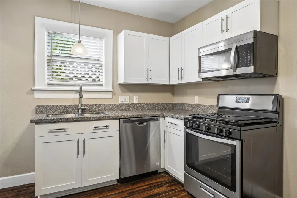 12 Greenwood Street #B Houston, TX 77011