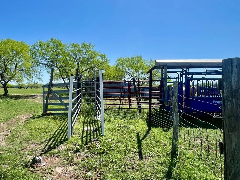571 Fm 1360 Woodsboro, TX 78393