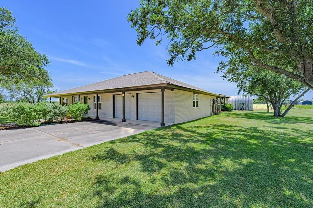571 Fm 1360 Woodsboro, TX 78393