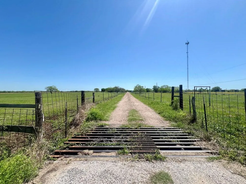 571 Fm 1360 Woodsboro, TX 78393