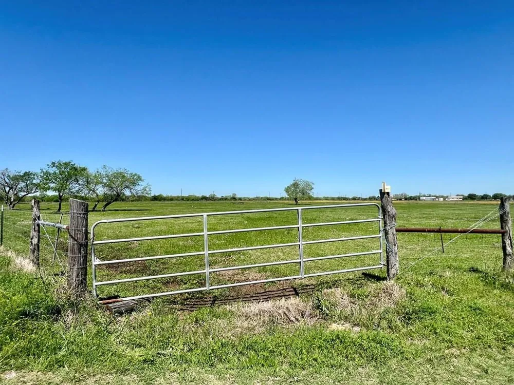 571 Fm 1360 Woodsboro, TX 78393