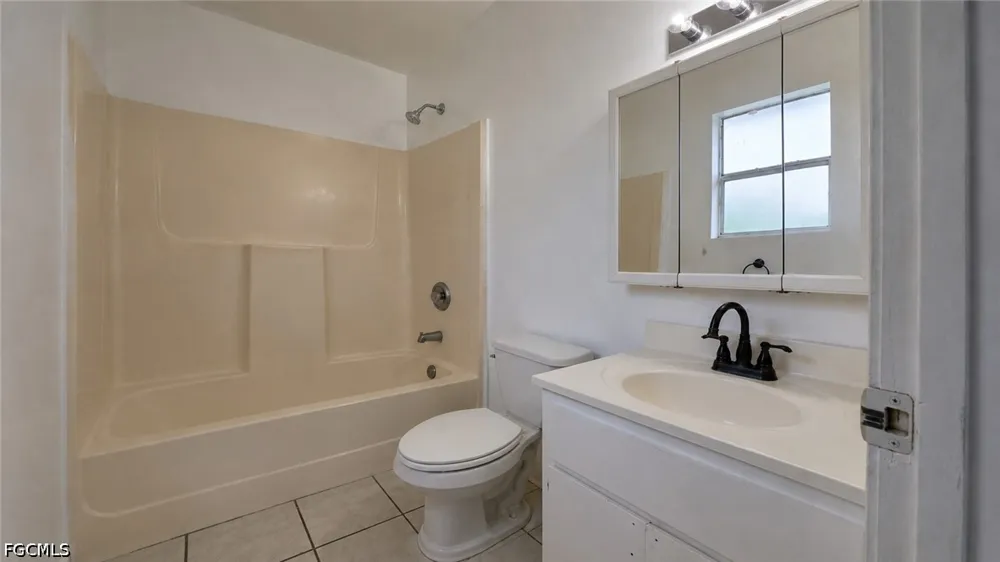SE 15th Street Cape Coral, FL 33990