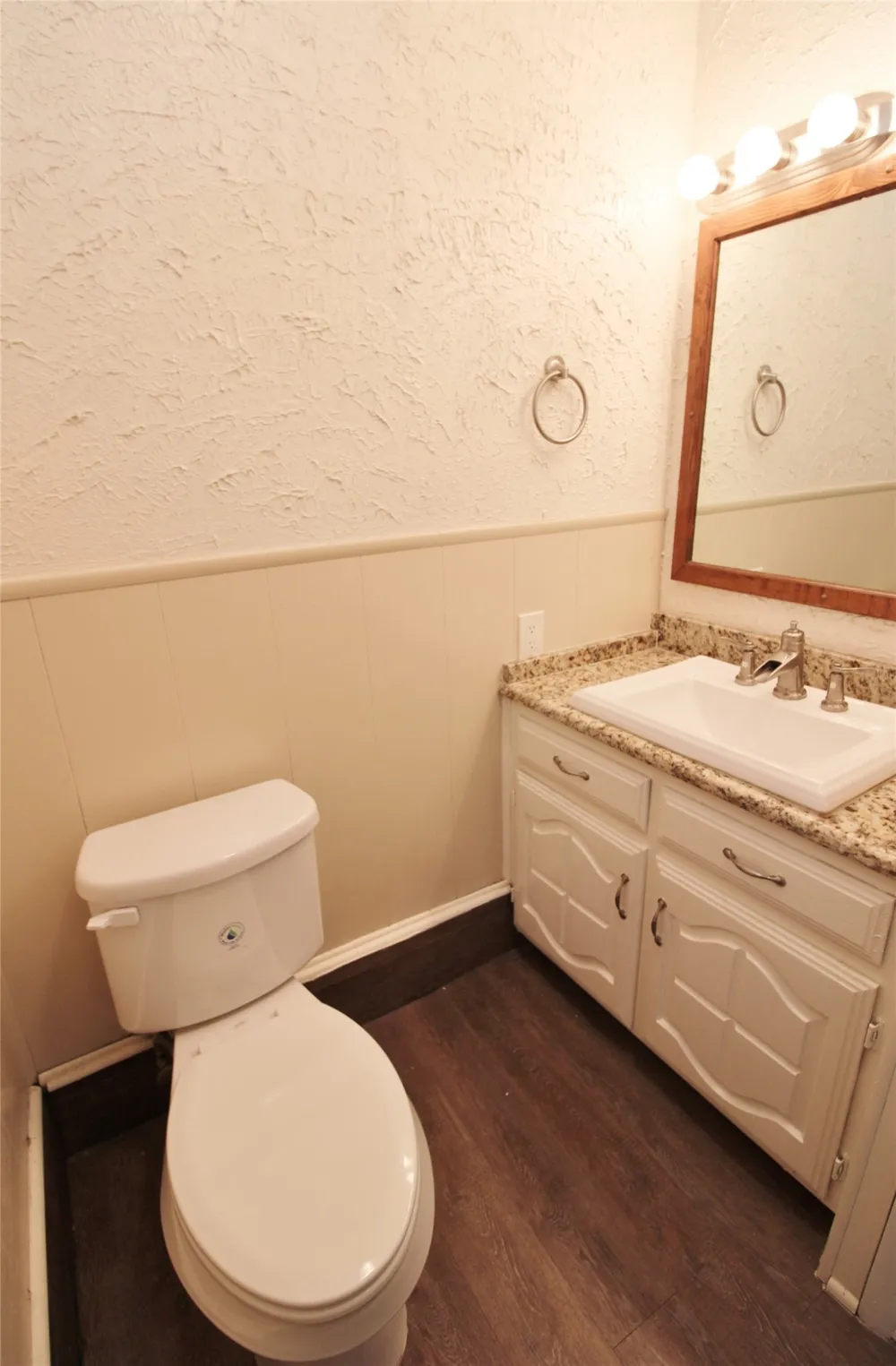 900 Valley Ridge Drive DeSoto, TX 75115