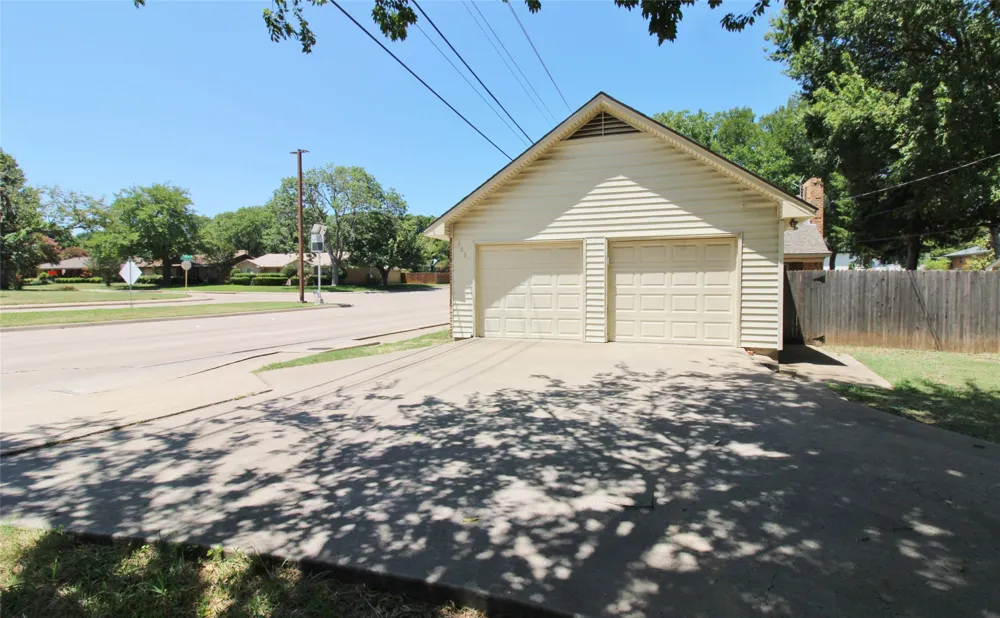 900 Valley Ridge Drive DeSoto, TX 75115