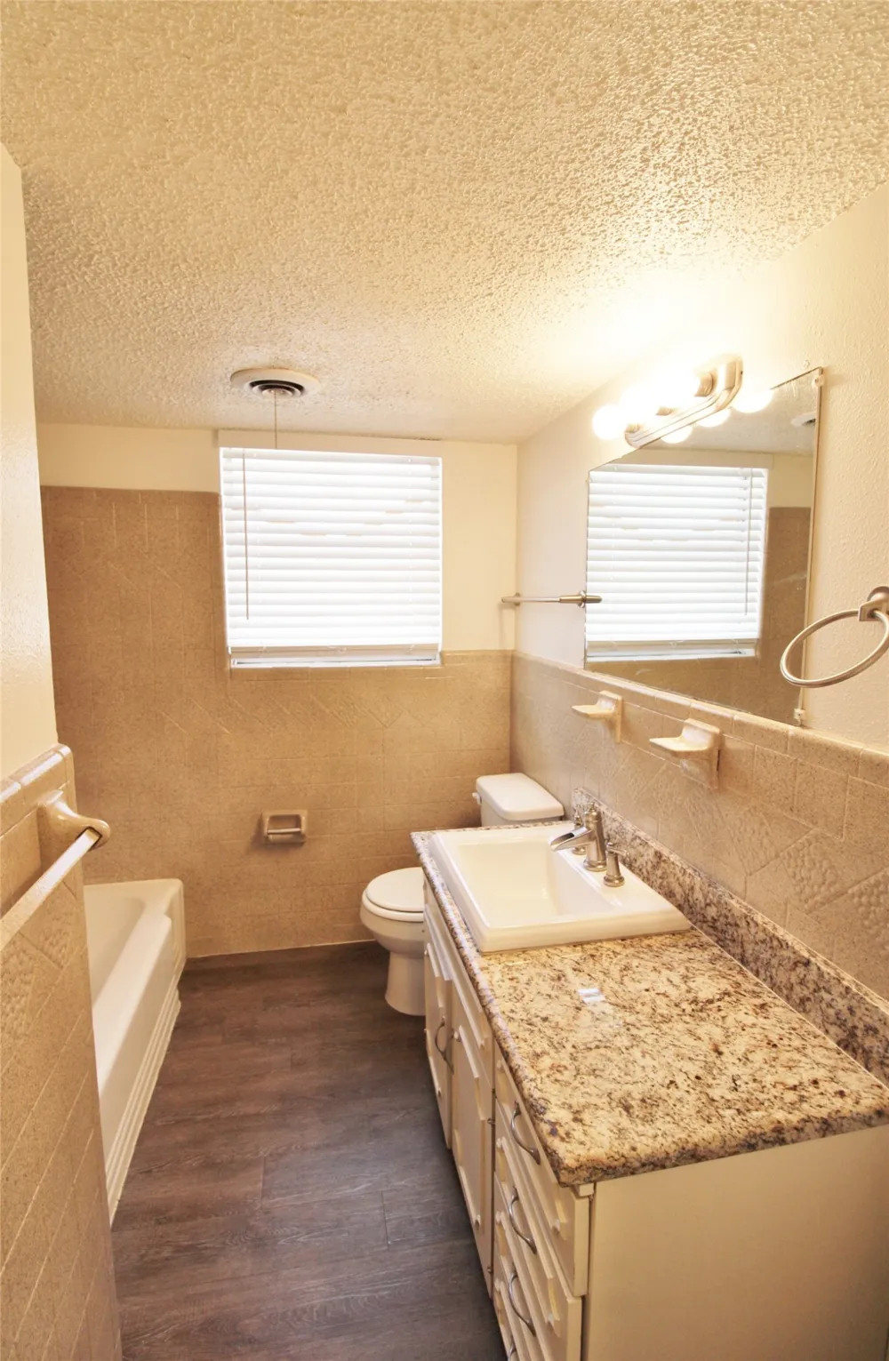 900 Valley Ridge Drive DeSoto, TX 75115