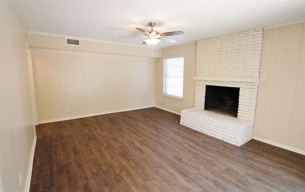 900 Valley Ridge Drive DeSoto, TX 75115