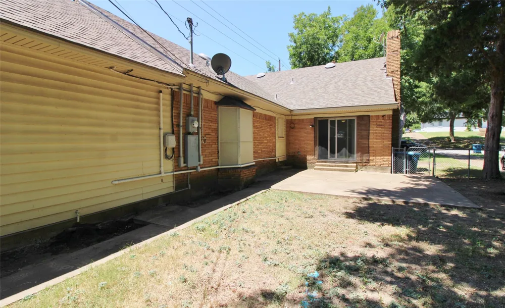 900 Valley Ridge Drive DeSoto, TX 75115