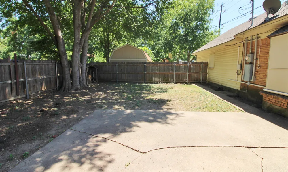 900 Valley Ridge Drive DeSoto, TX 75115