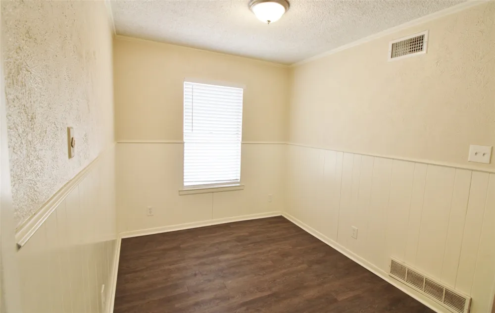 900 Valley Ridge Drive DeSoto, TX 75115