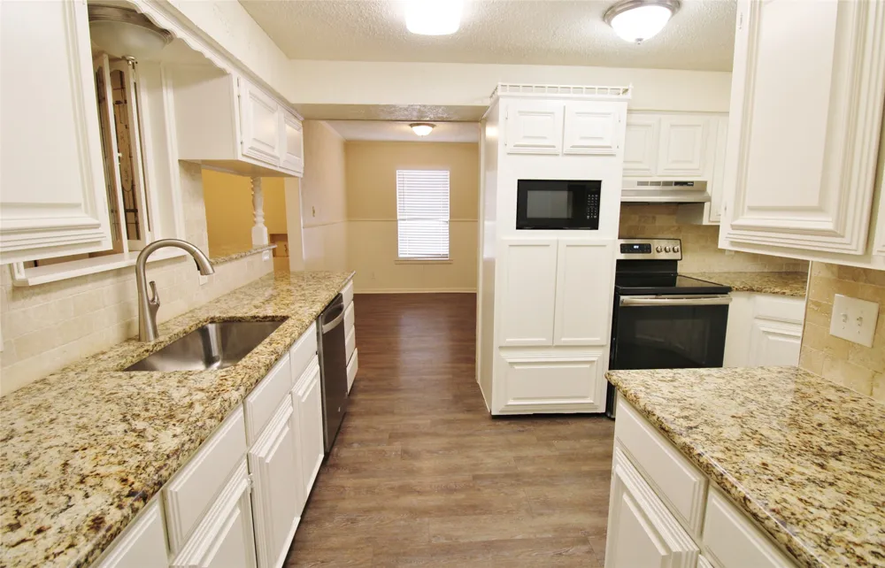 900 Valley Ridge Drive DeSoto, TX 75115