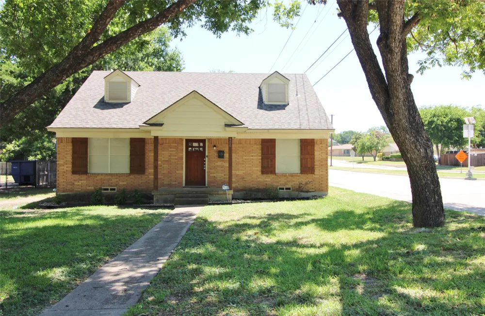 900 Valley Ridge Drive DeSoto, TX 75115