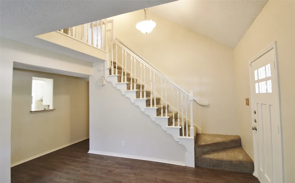 900 Valley Ridge Drive DeSoto, TX 75115