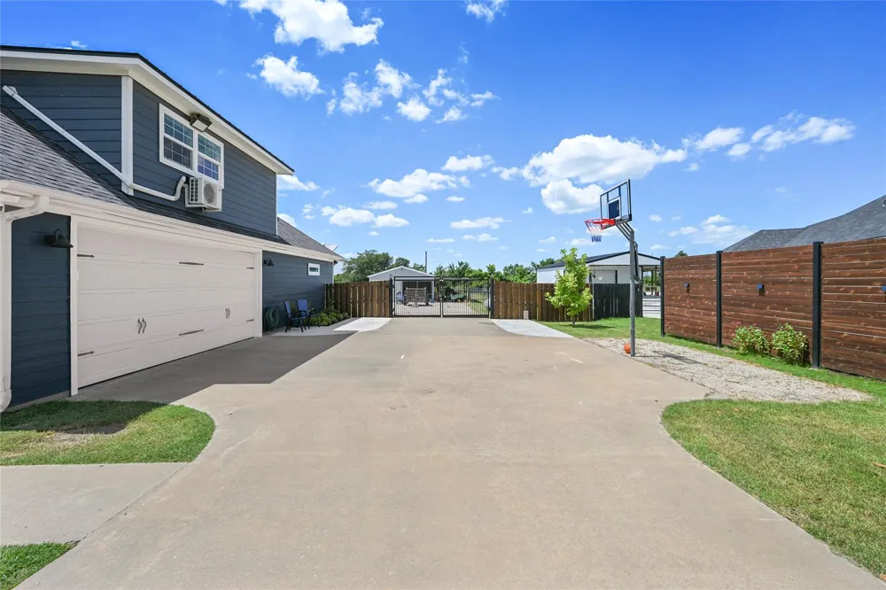 831 Mimosa Lane Franklin, TX 77856
